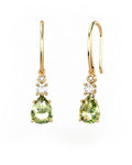 PENDIENTES GAIA GANCHO DE ORO Y DIAMANTES DE 0,01 CT Y TOPACIO CON PERA FACETADA DE OLIVINA 8X6MM - CRESBER