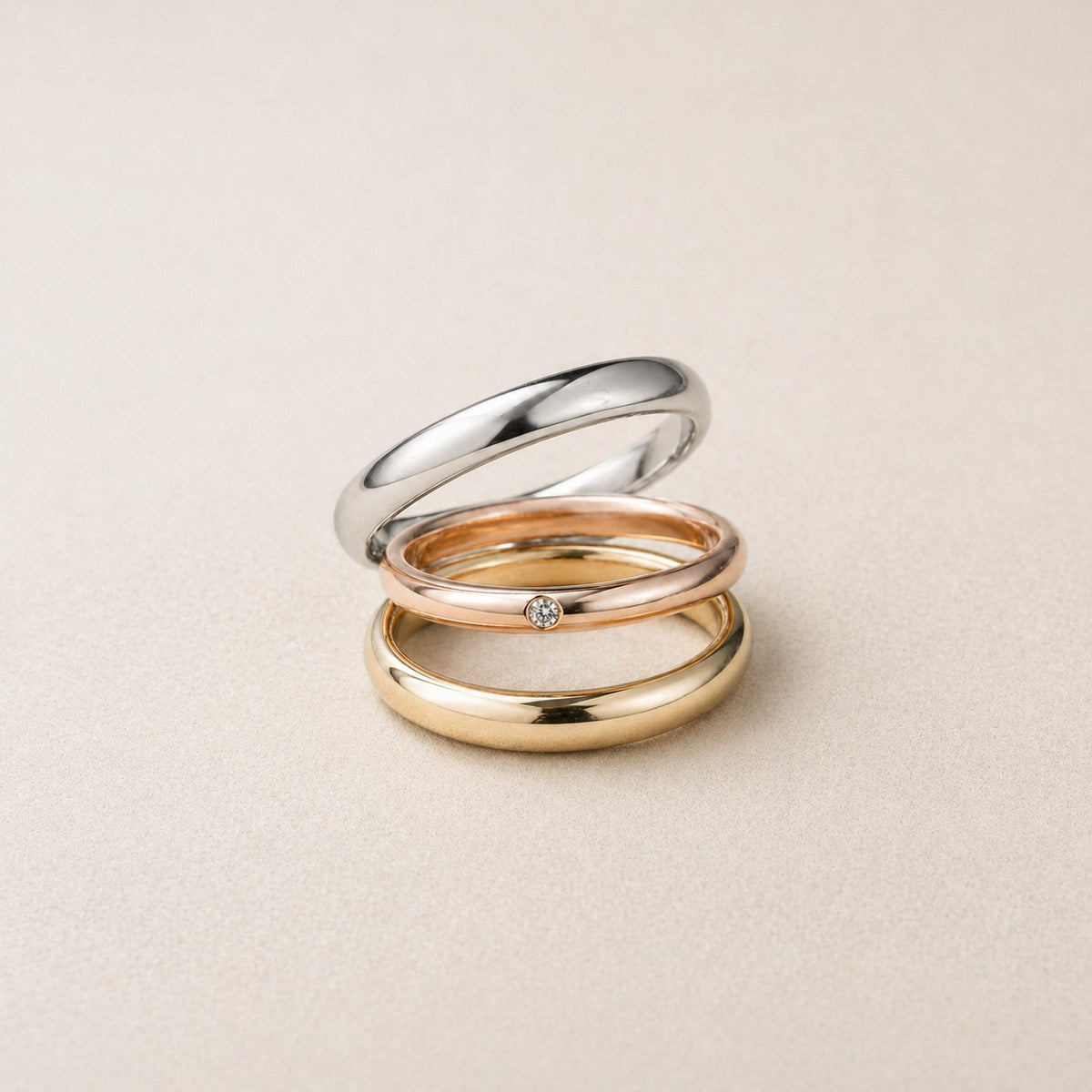 Tlianzas clásicas de boda de oro blanco, oro amarillo y oro rosa de CRESBER